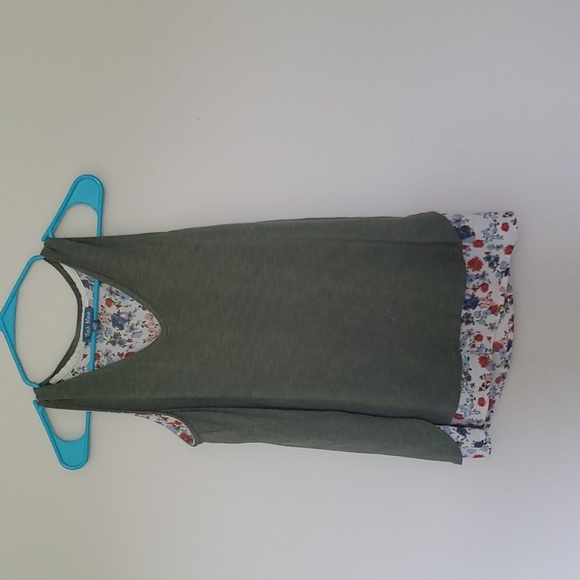 Fleur bleve Tops - Fleur Bleve Green and floral V neck tank top